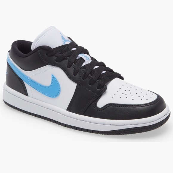 Jordan 1
Low
NWOT - Picture 1 of 7